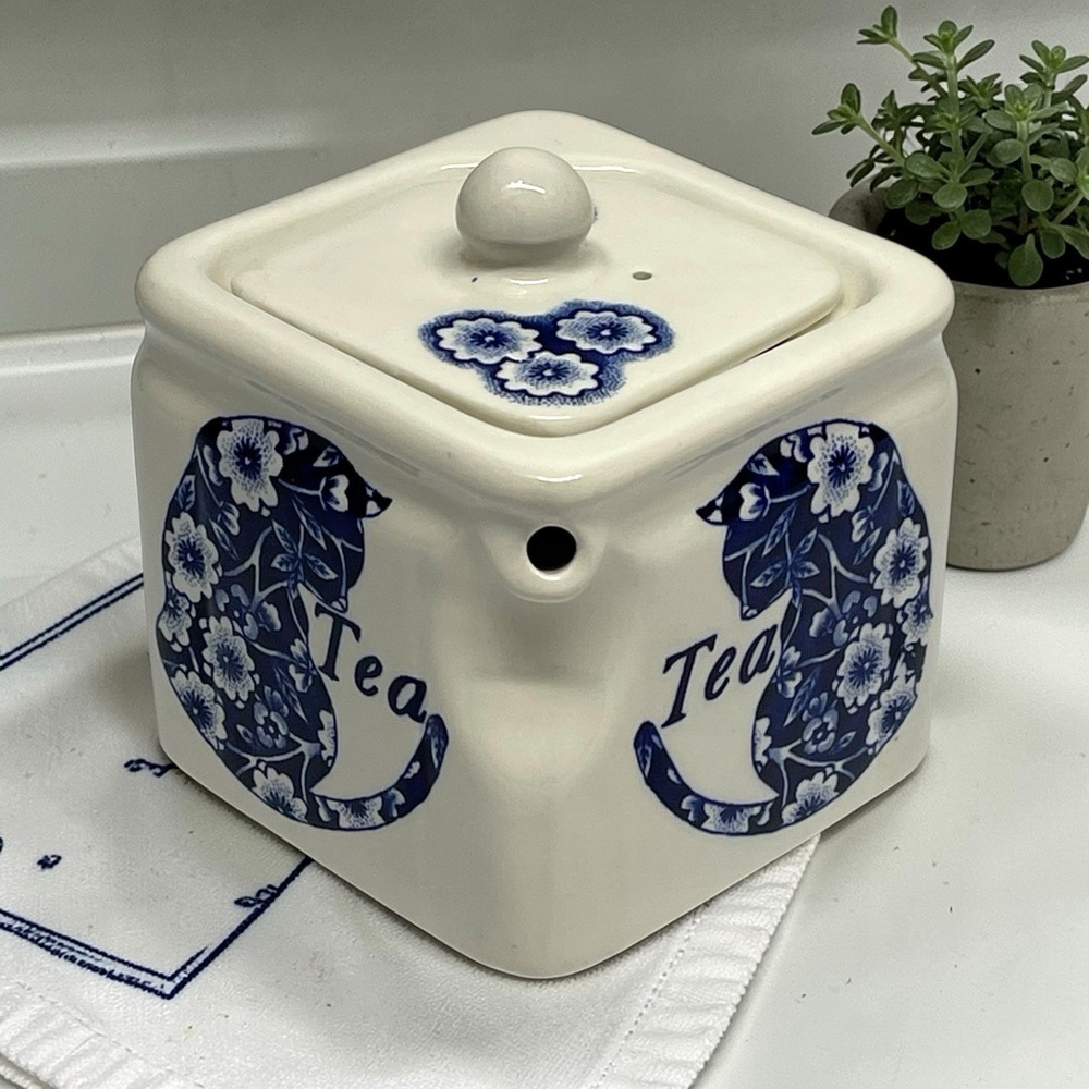 Royal Crownford Staffordshire England Blue Calico‎ Cat Cube Teapot Vintage